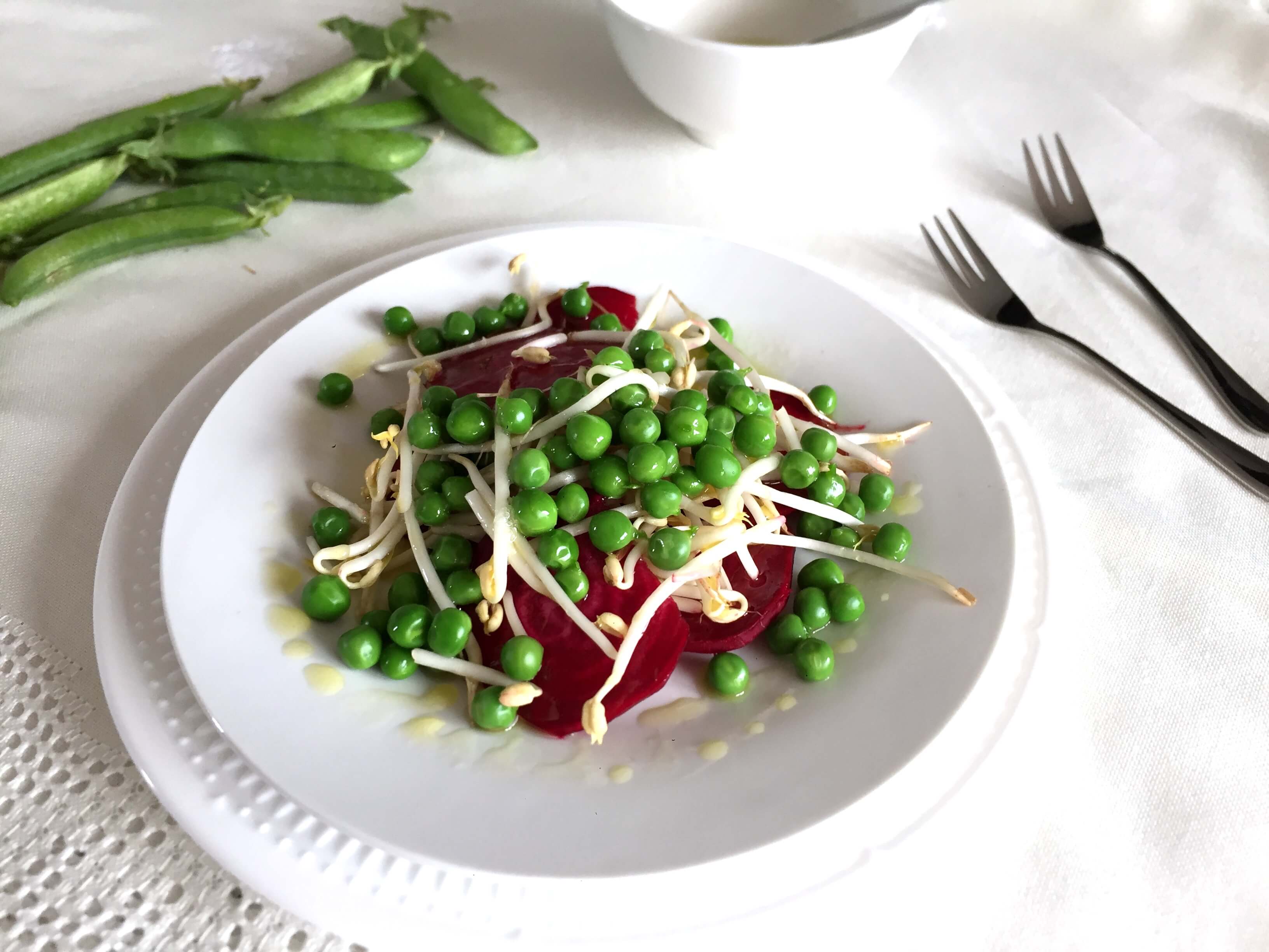 Ensalada de Guisantes, Remolacha y Brotes de Soja