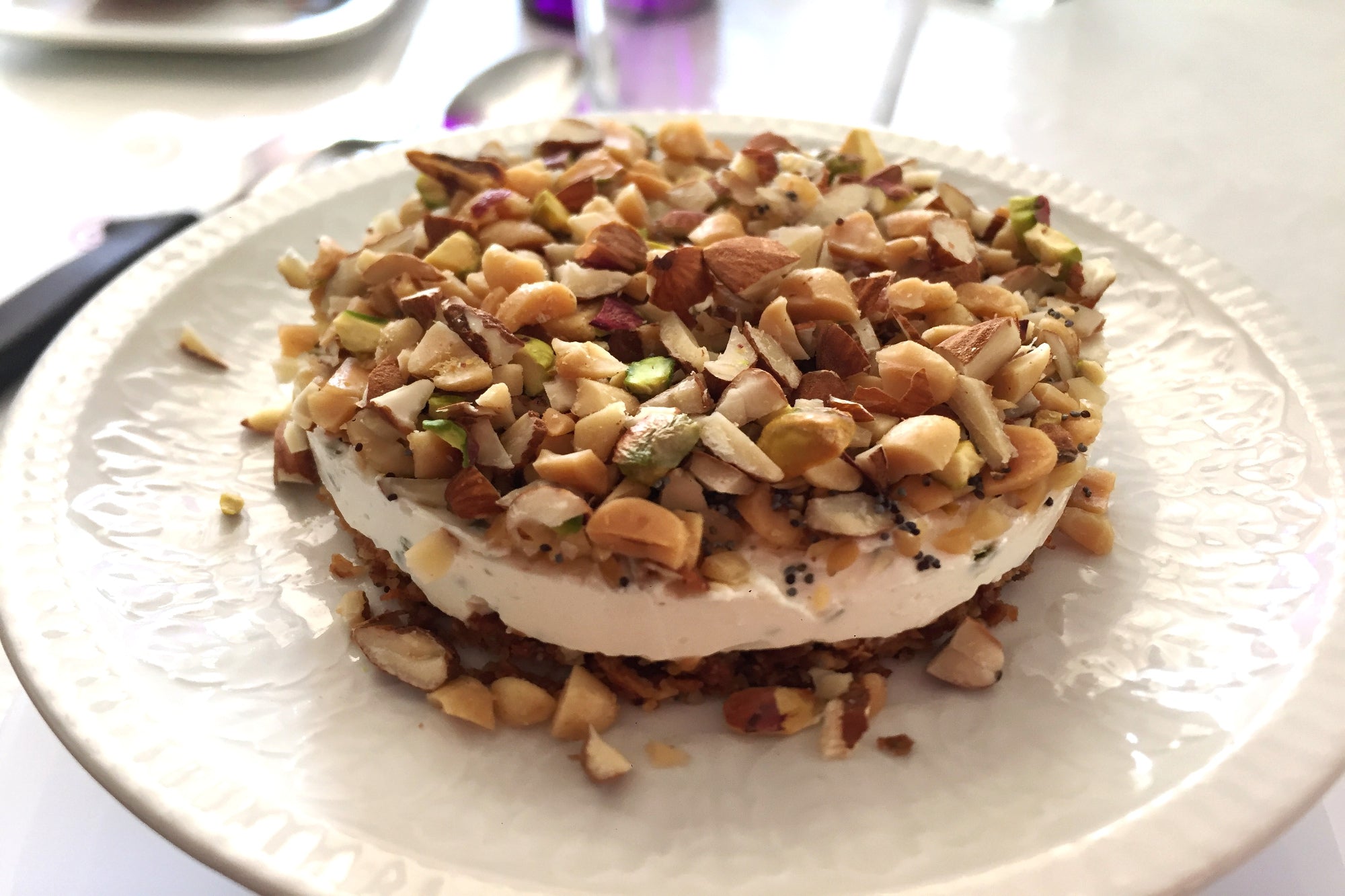 Tarta de labneh y frutos secos