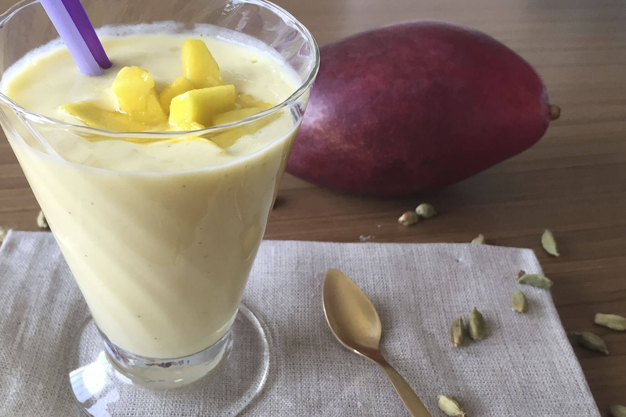 Lassi de mango y cardamomo