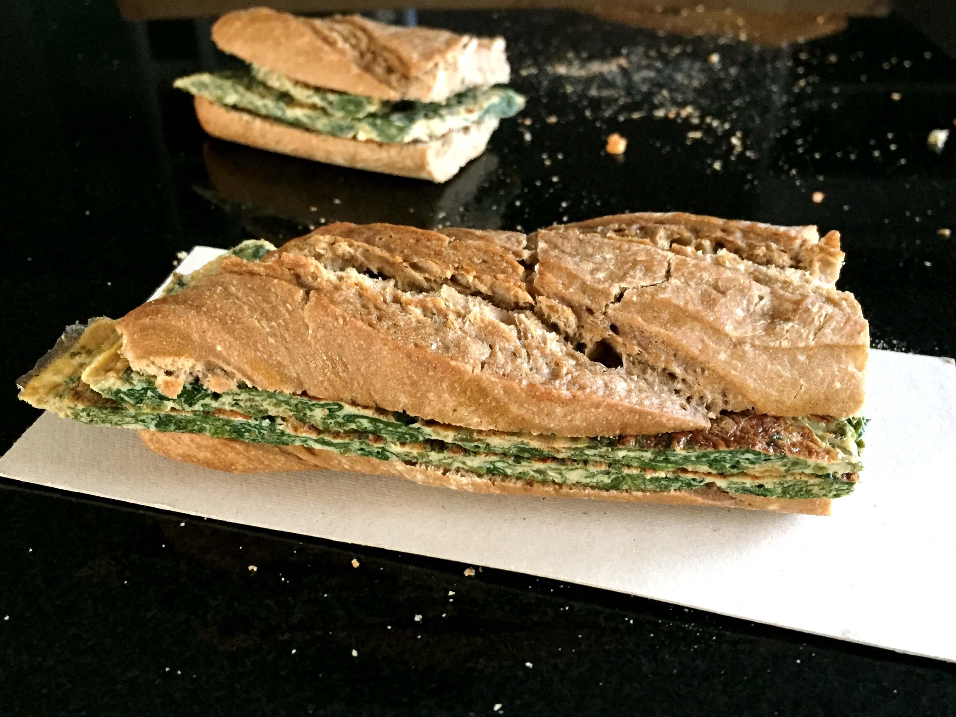 Bocadillo de Tortilla de Acelgas: Sabor Tradicional y Nutrición Integral