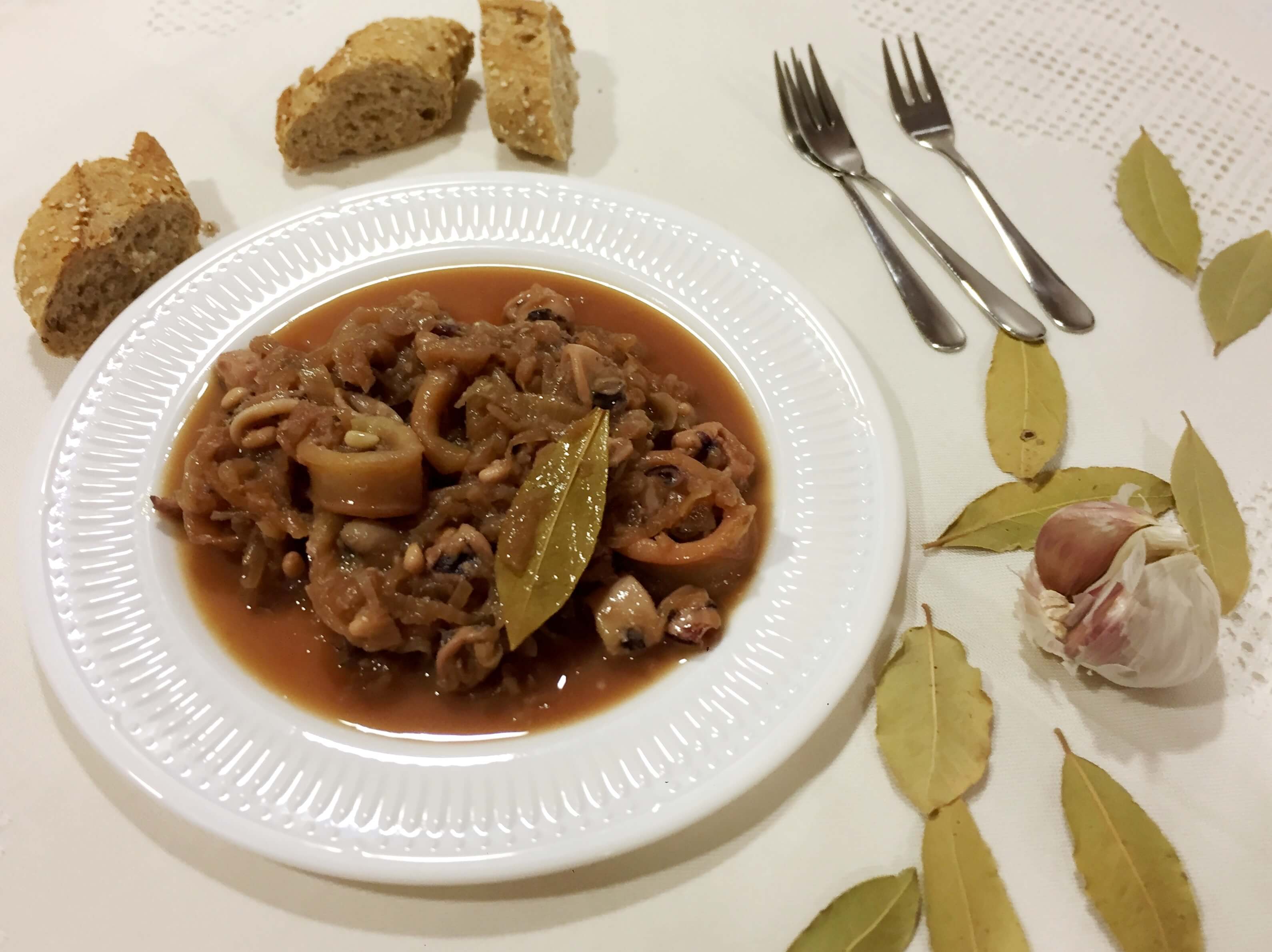 Calamares encebollados