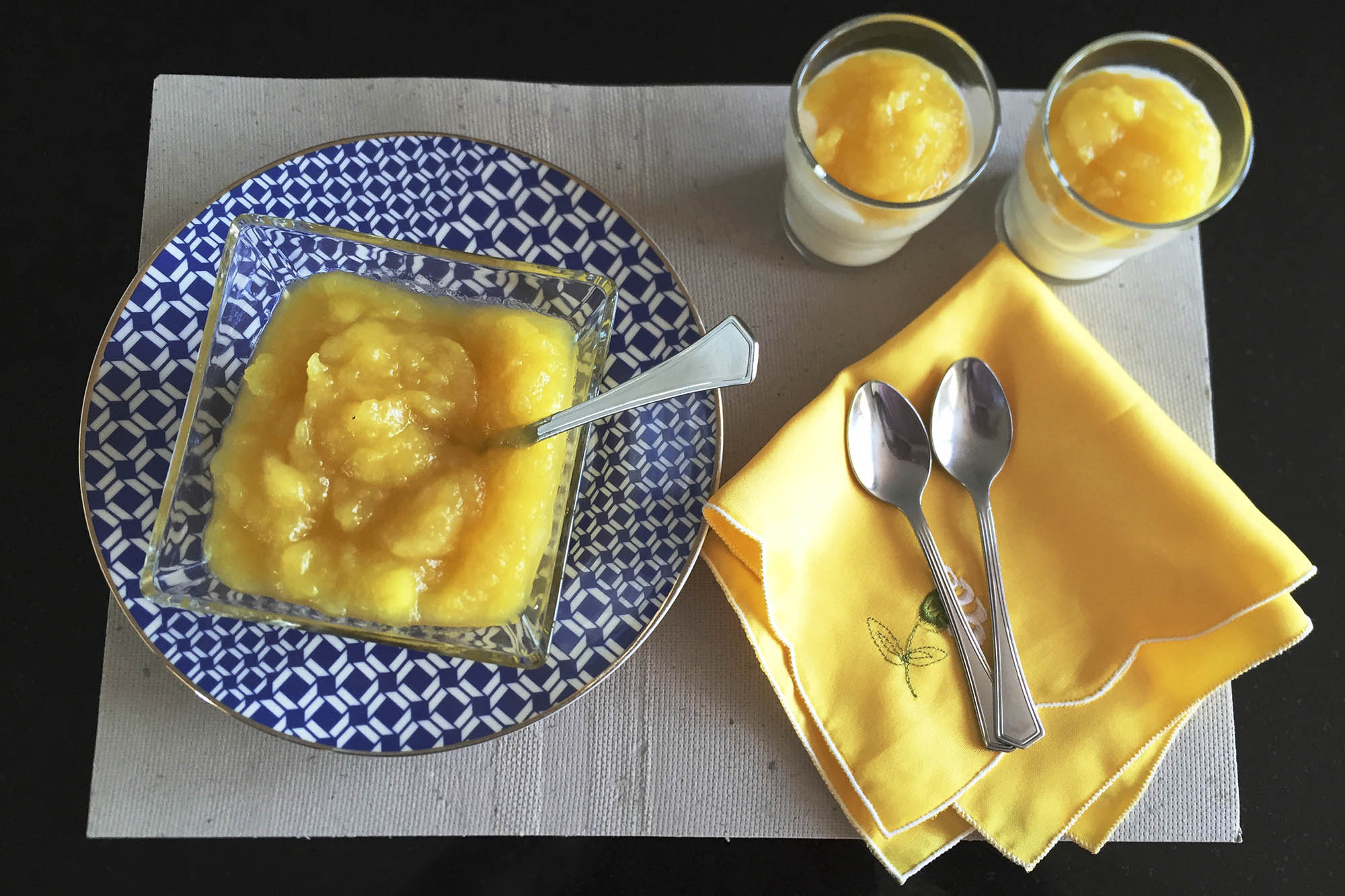 Compota de manzana, cardamomo y naranja sin azúcar