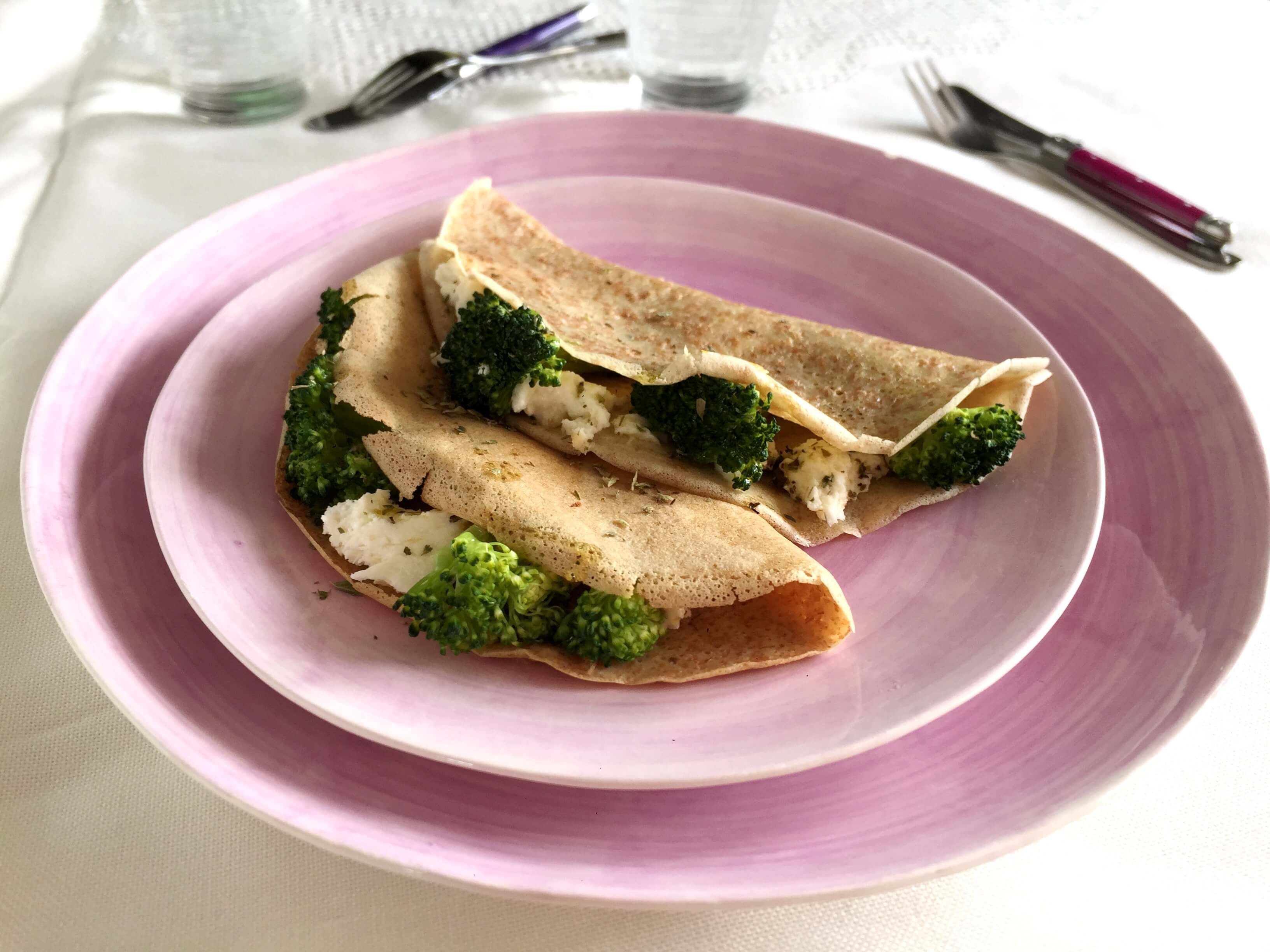 Crepes integrales de espelta con brócoli y mozzarella