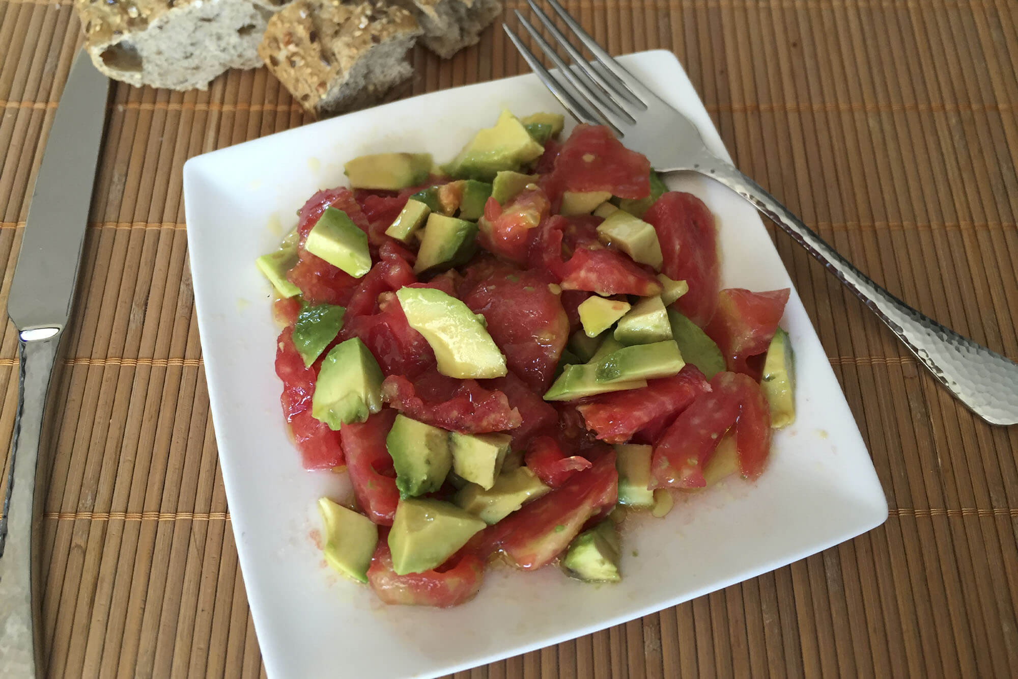 Ensalada de tomate y aguacate
