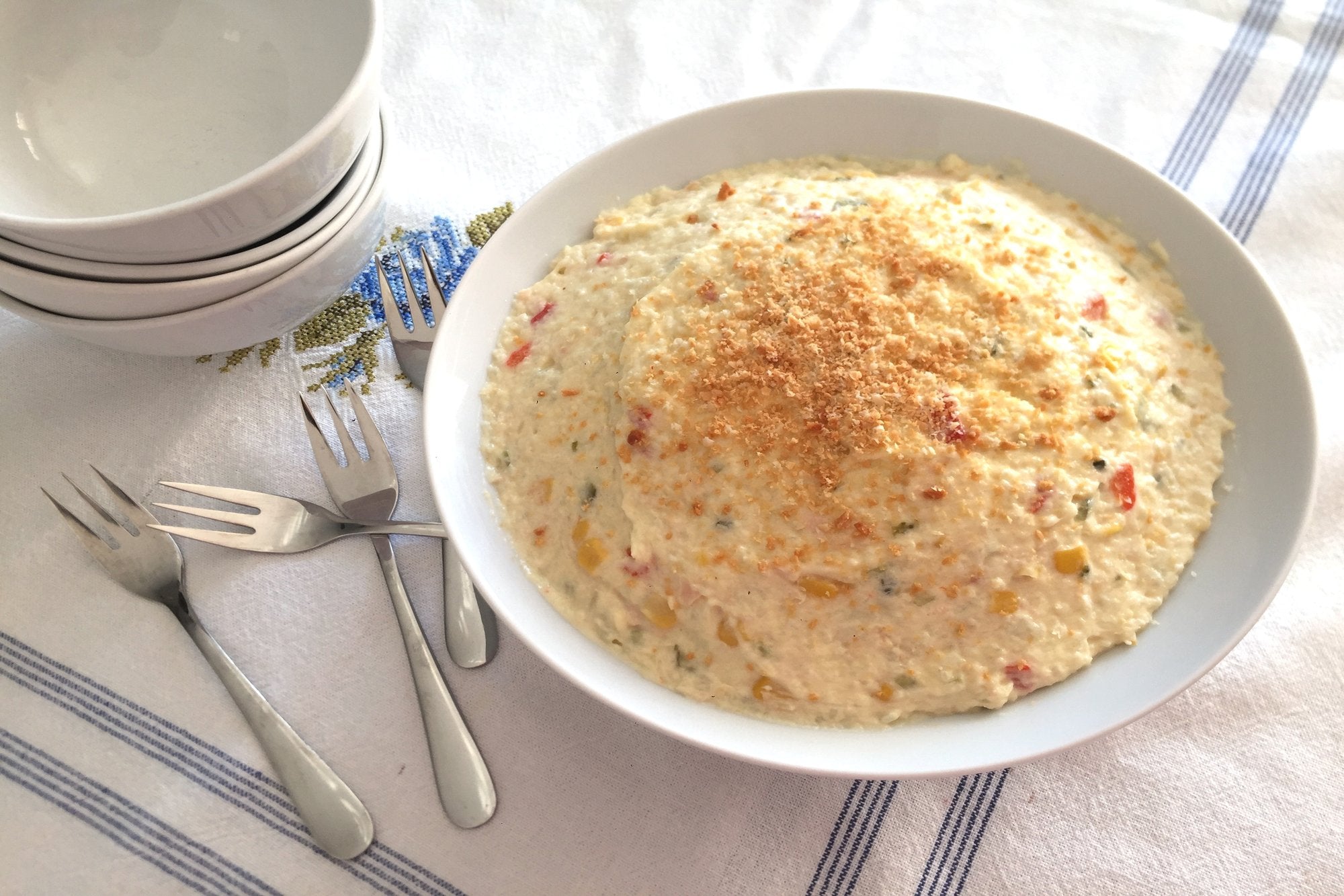 Ensaladilla de coliflor ligera: receta saludable sin sodio