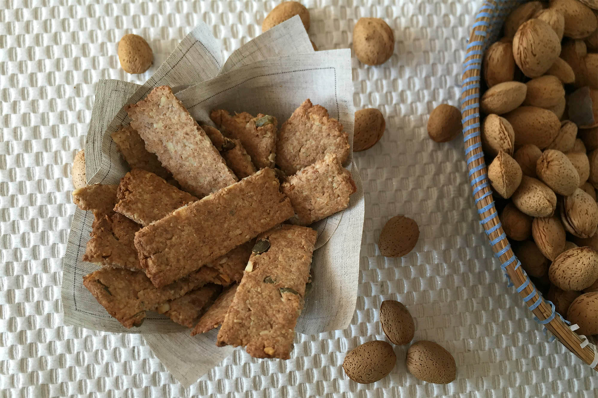 Galletas saladas de espelta y almendras