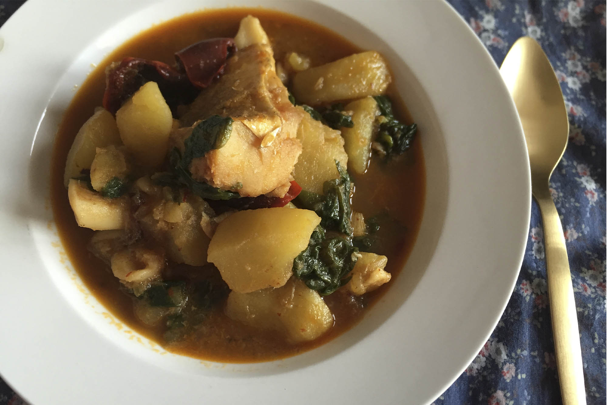 Guiso de bacalao y sepia con patatas