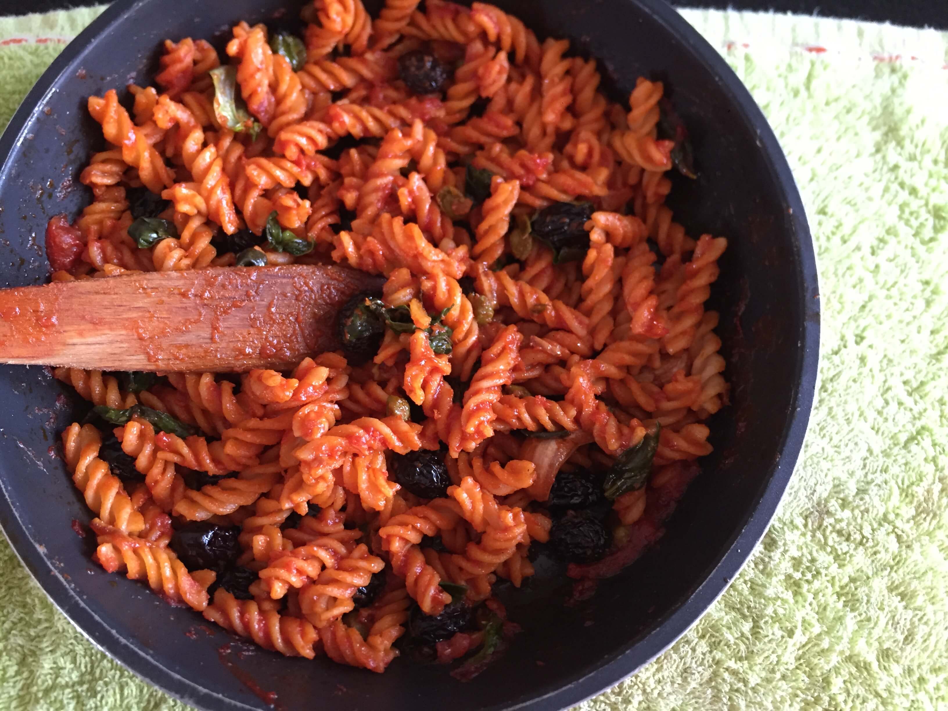 Pasta de lentejas a la putanesca