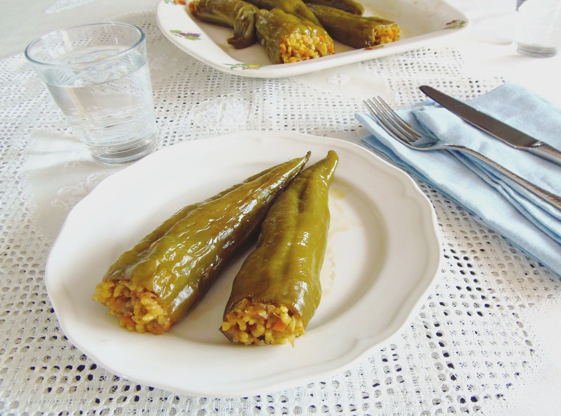 Pimientos rellenos de arroz integral y verduras