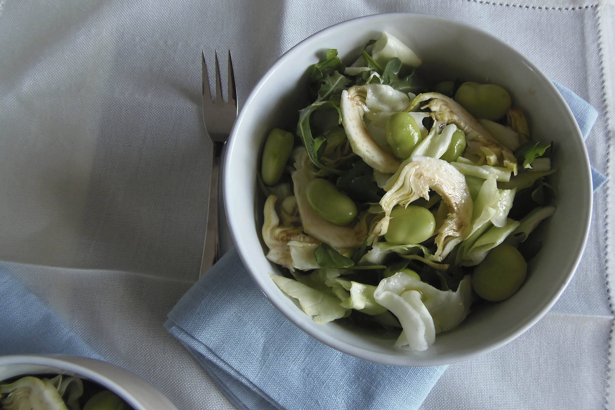 Ensalada verde de invierno con salsa limoneta