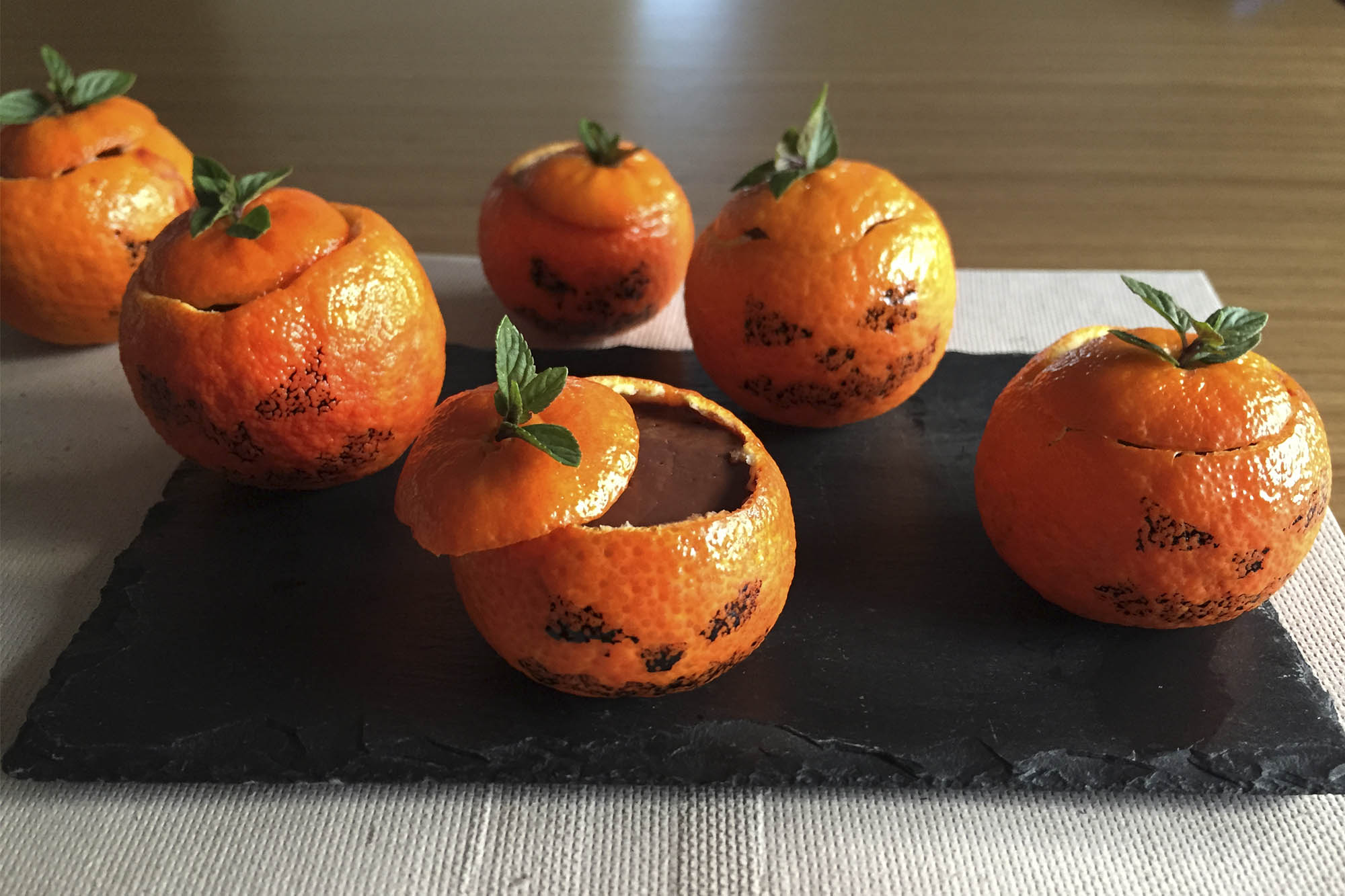 Mandarinas terroríficas rellenas de crema de chocolate y mandarina
