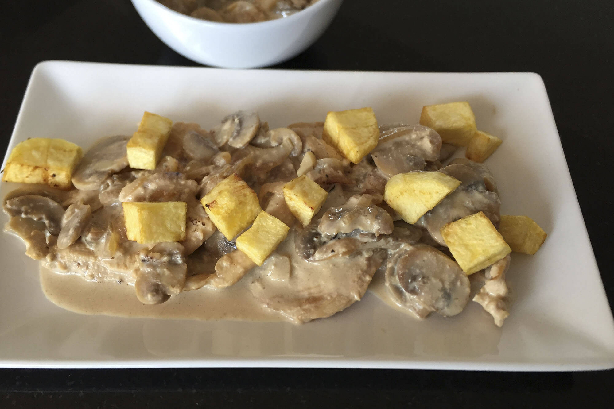 Pollo en salsa de champiñones