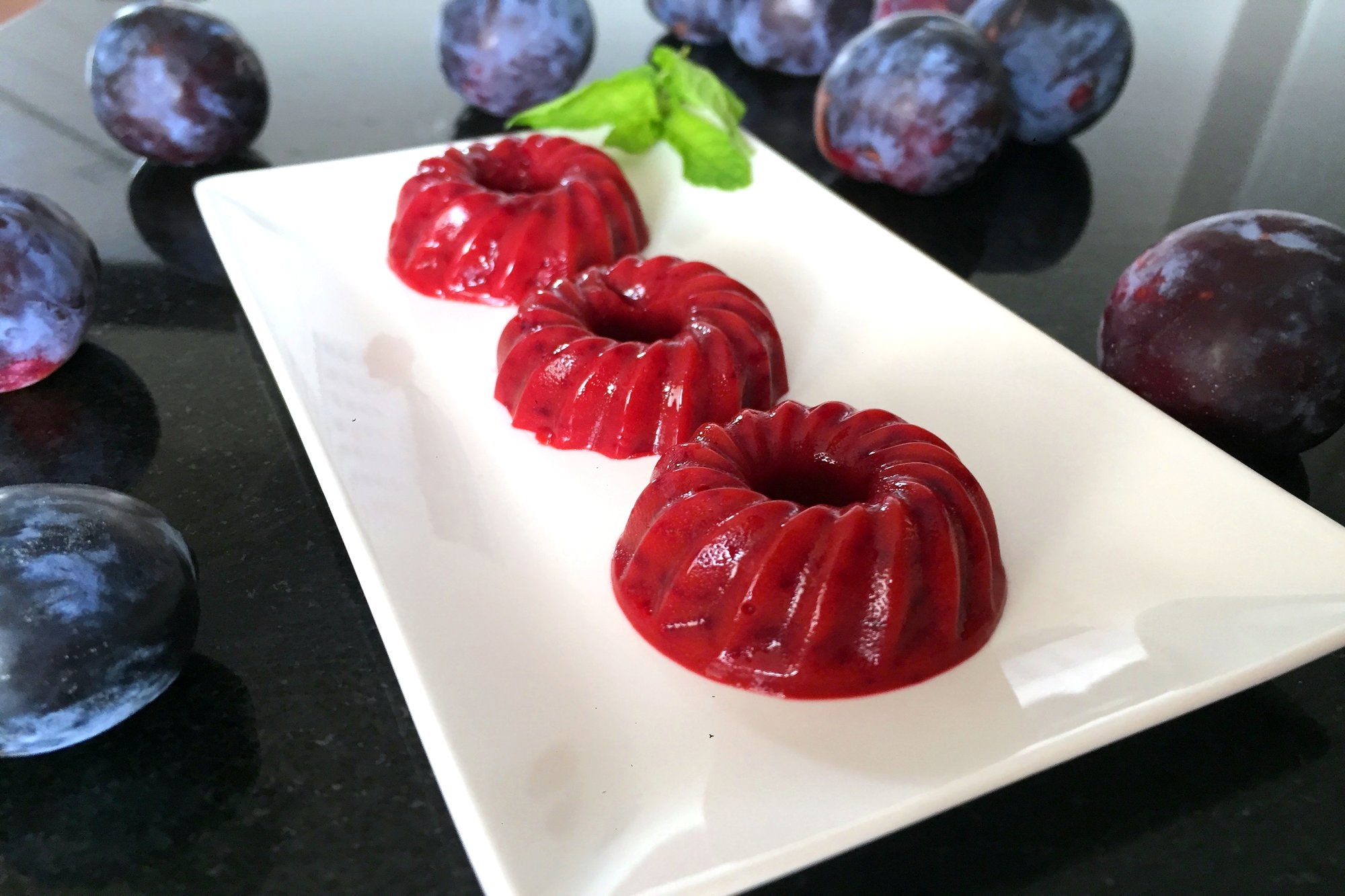 Ciruelas en gelatina con Stevia: postre ligero sin calorías