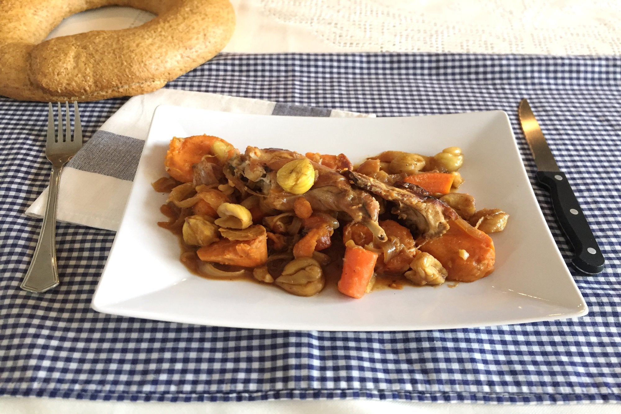 Conejo con boniato y castañas