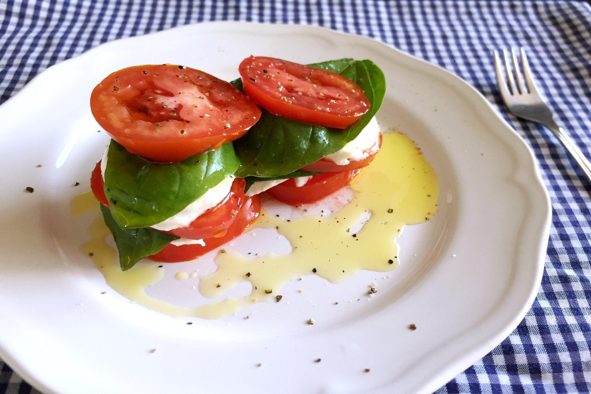 Ensalada Caprese sin sodio