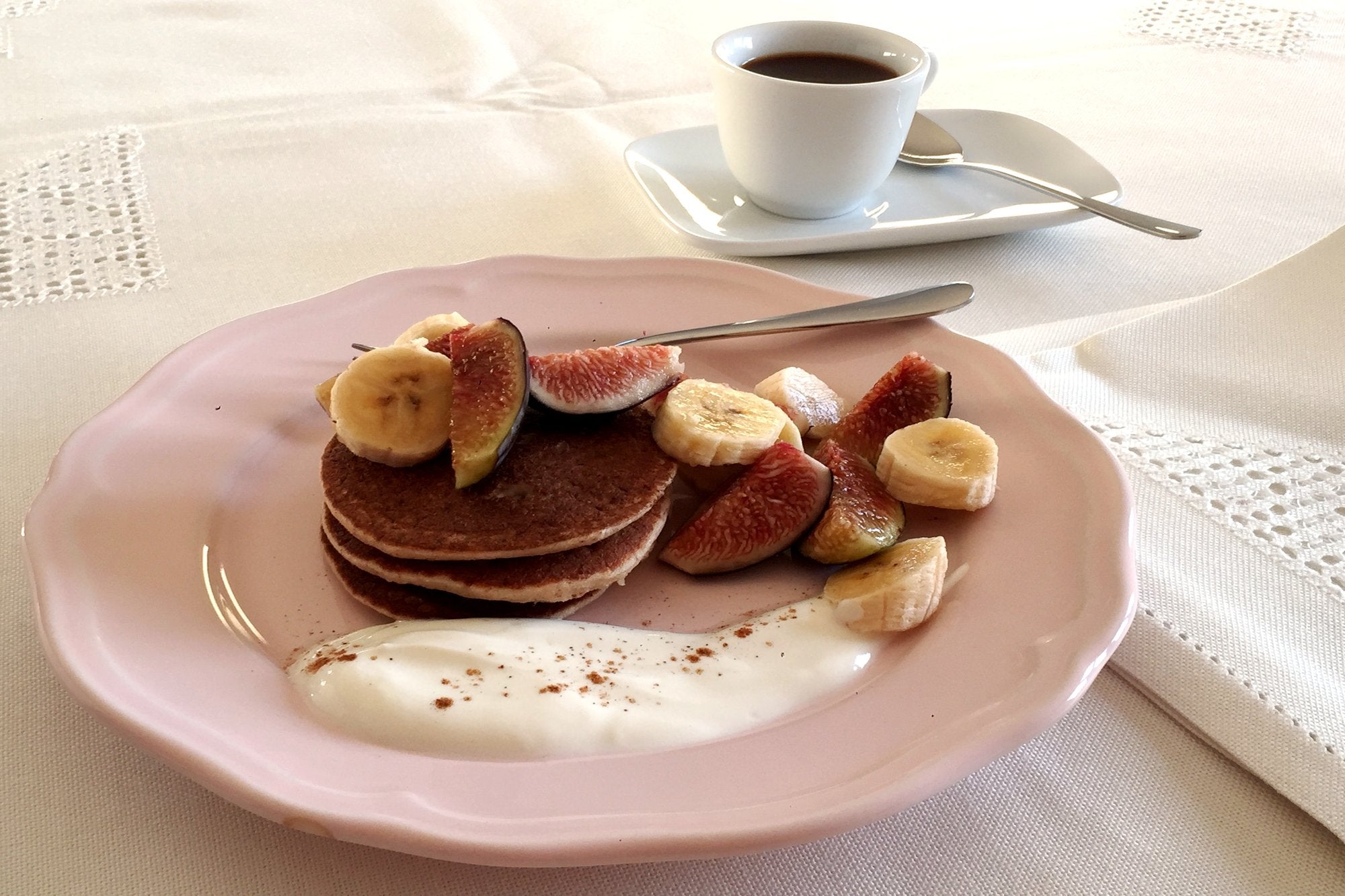 Panqueques de almendra y avena al cardamomo