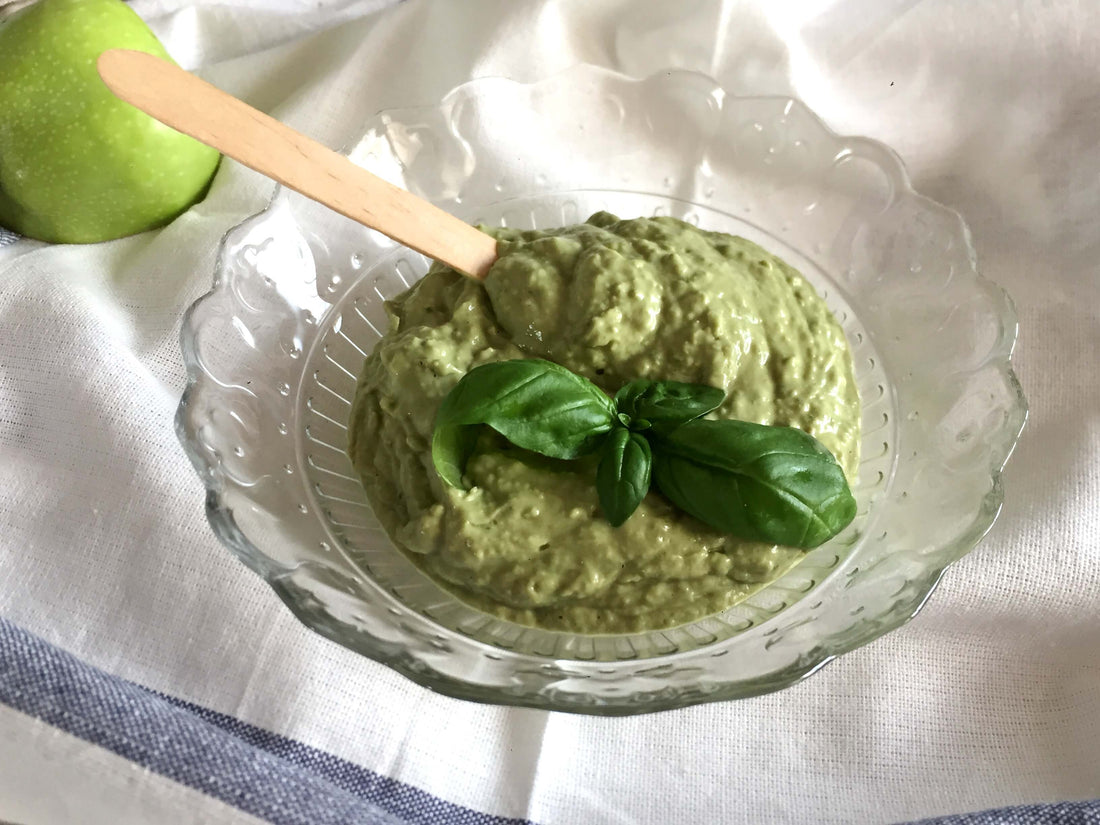 Salsa de aguacate, yogur y albahaca
