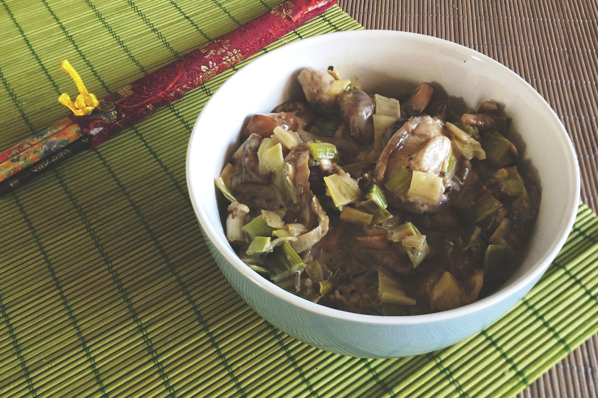 Setas salteadas con puerro, jengibre y leche de coco