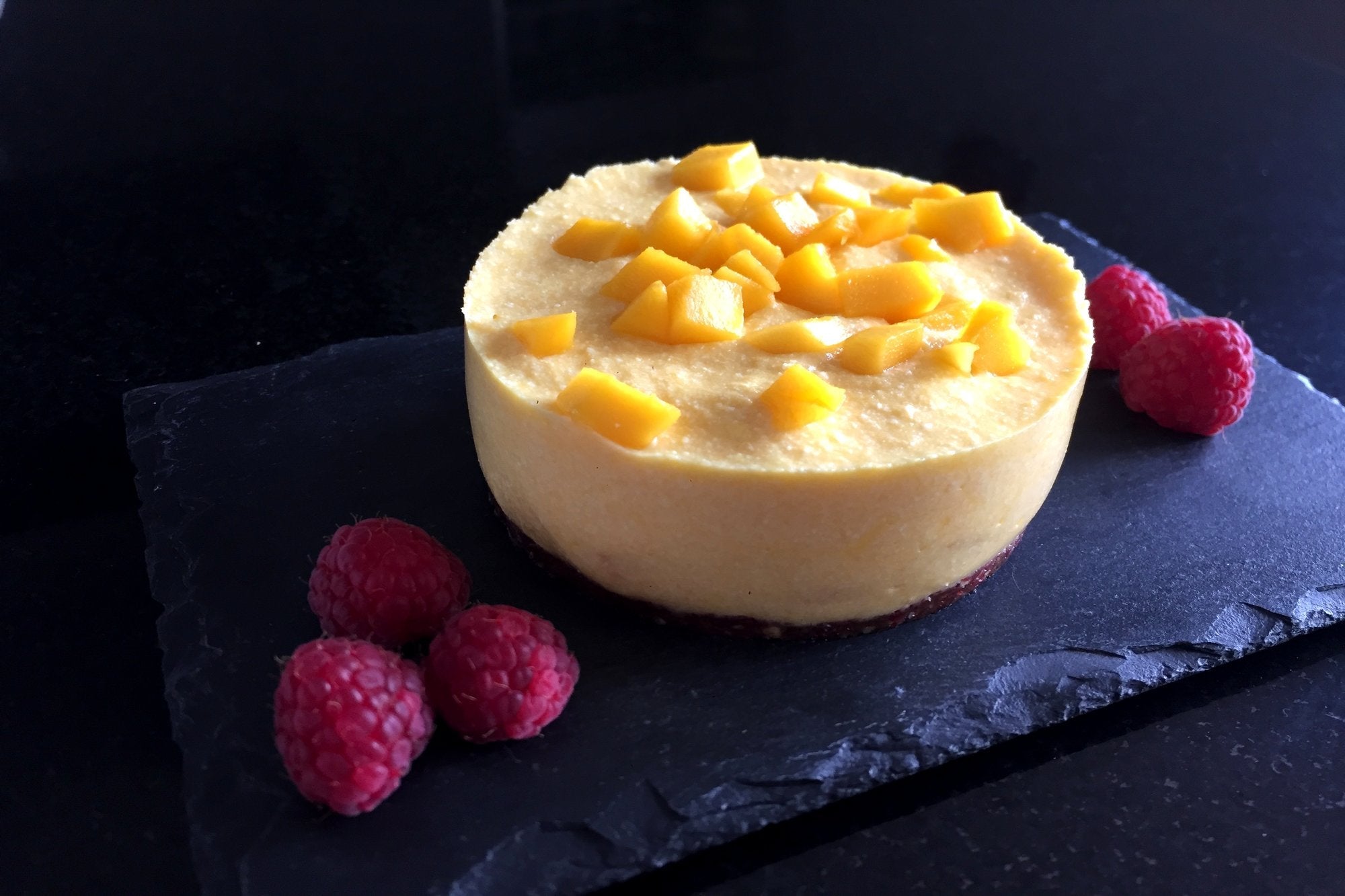Tarta de requesón y mango