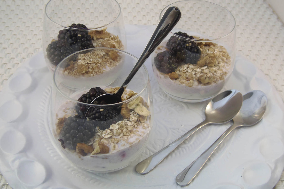 Yogur con moras y avena